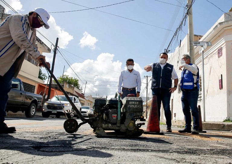 A marchas forzadas sigue el Programa Emergente de Bacheo en Mérida
