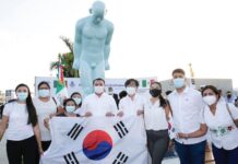 Develan el «Greetingman», símbolo de hermandad entre Mérida y Corea