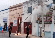 Se quema poste de luz y deja sin servicio a meridanos del centro