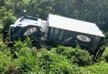 Volantea y acaba volcado en la Tizimín-Valladolid
