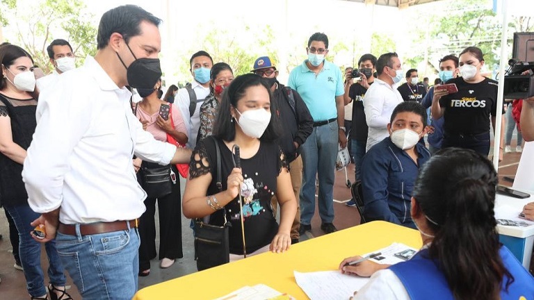 Personas con discapacidad buscan trabajo en la Feria de Empleo Incluyente