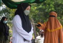 Castigan con cien latigazos a mujer en Indonesia por adulterio