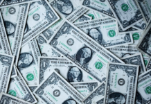Continúa la tendencia bajista del dólar frente a competidores internacionales