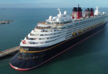 Miles de turistas llegan a Yucatán en el crucero Disney Magic