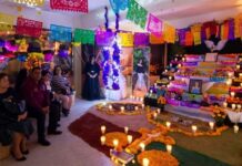 Con un altar de muertos familiares y amigos de Debanhi Escobar piden justicia