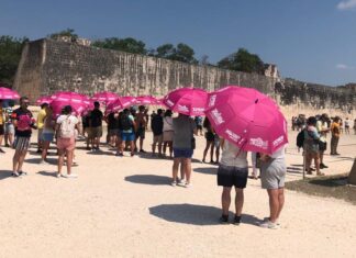 Sufren turistas golpe de calor en Chichén Itzá