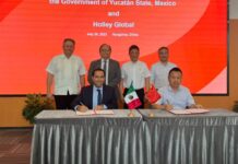 Firma Vila carta de intención para Parque Industrial en Yucatán