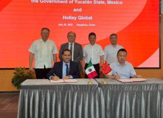 Firma Vila carta de intención para Parque Industrial en Yucatán