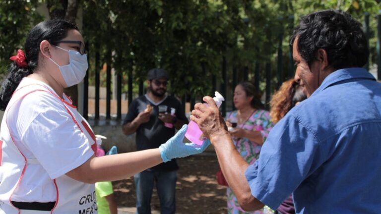 Cruz Roja distribuye alimentos en hospitales de Mérida