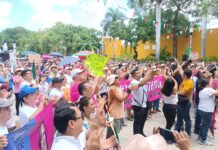 Xóchitl Gálvez recibe constancia; meridanos se reúnen