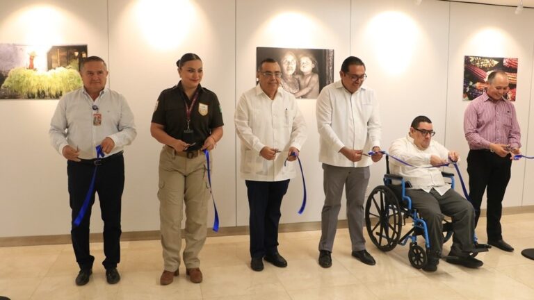 Inaugura Codhey exposición fotográfica en el Aeropuerto de Mérida