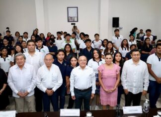 Alumnos participan en coloquio por el bicentenario del Congreso