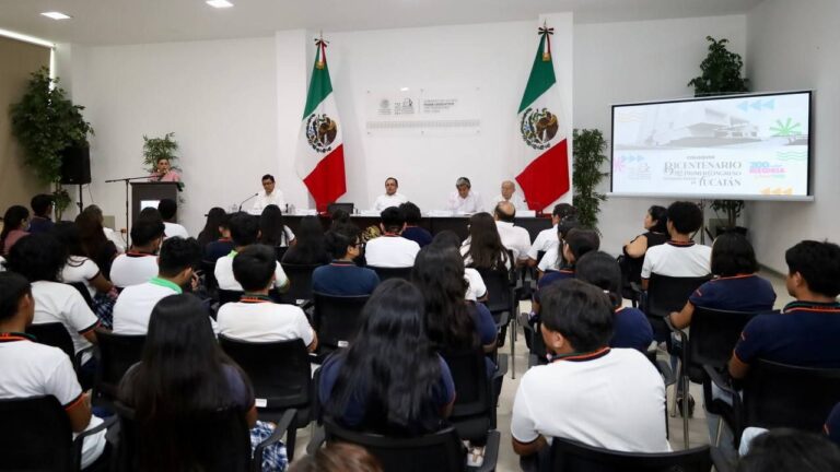Alumnos participan en coloquio por el bicentenario del Congreso