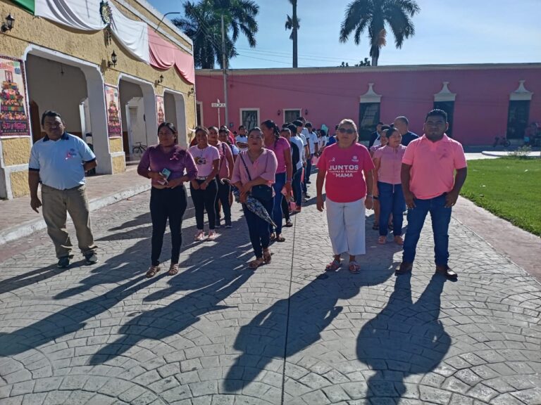 Marchan en Tepakán por la lucha contra el cáncer de mama
