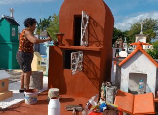 Visitas masivas en cementerio de Xoclán