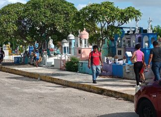 Multitud en cementerios de Mérida en los últimos días
