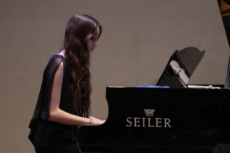Primeros graduados del Centro Municipal de Música