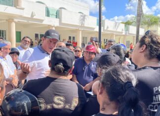 Policías protestan por descuentos salariales injustificados