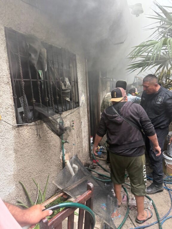 Incendio consume casa del capitán en El Cuyo; bomberos llegan tarde