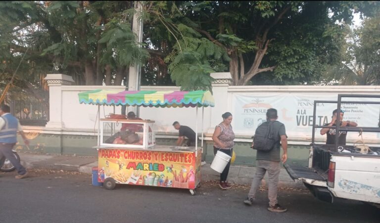 Retiran a vendedores ambulantes de La Plancha
