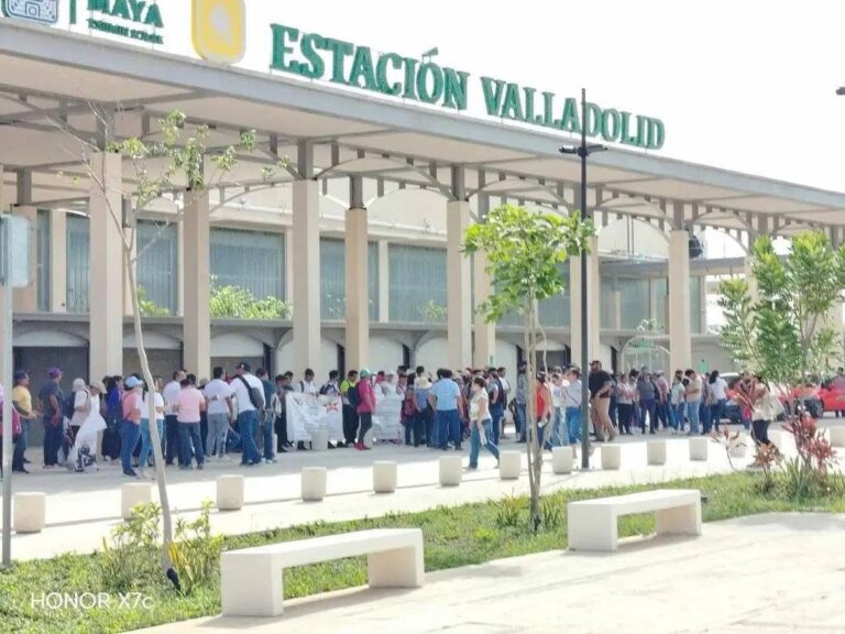 CNTE toma estación del Tren Maya en protesta