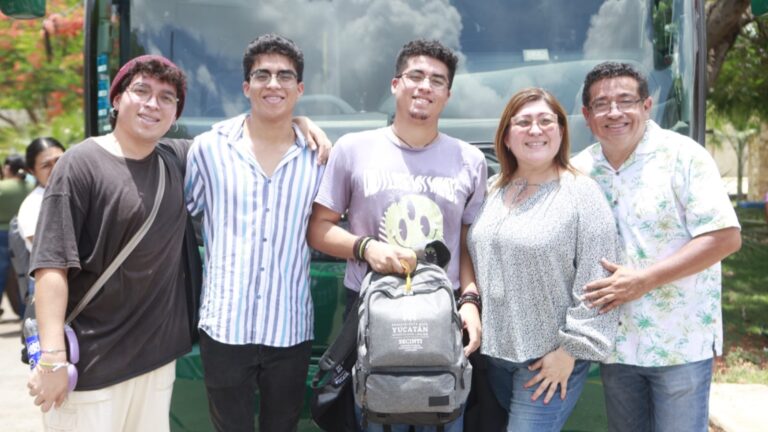 Estudiantes yucatecos viajan a Canadá por beca
