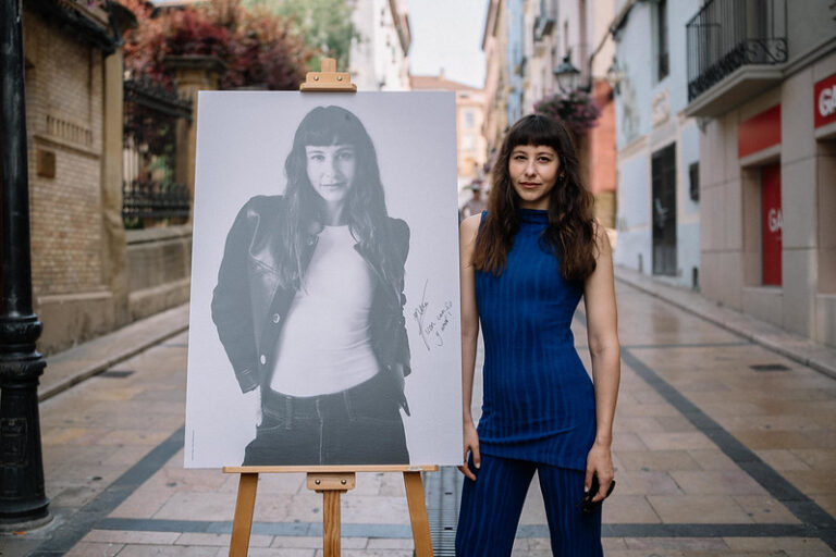 Recibe actriz Irene Escolar premio Ciudad de Huesca Carlos Saura