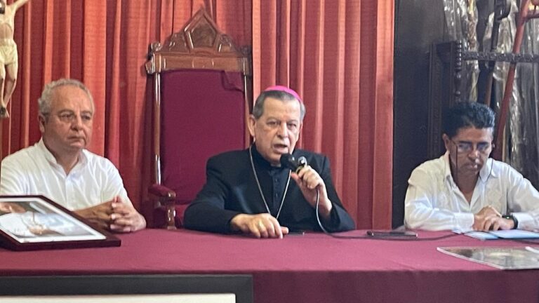 Jesuita denuncia explotación empresarial con exposición fotográfica en Mérida