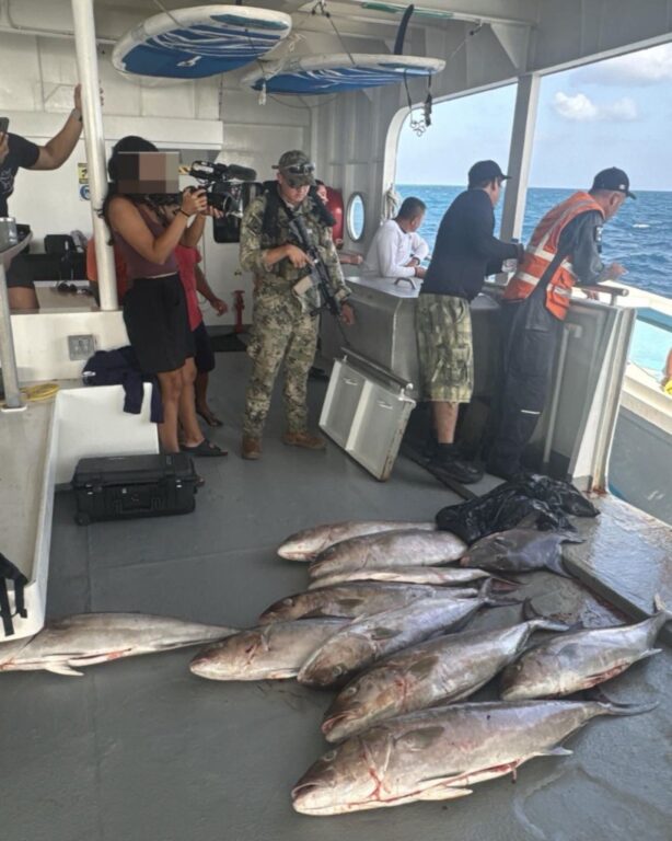 Detienen yate por pesca ilegal en Arrecife Alacranes