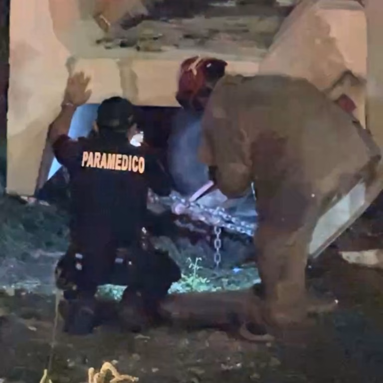 Conductor sobrevive tras ser aplastado en Mérida