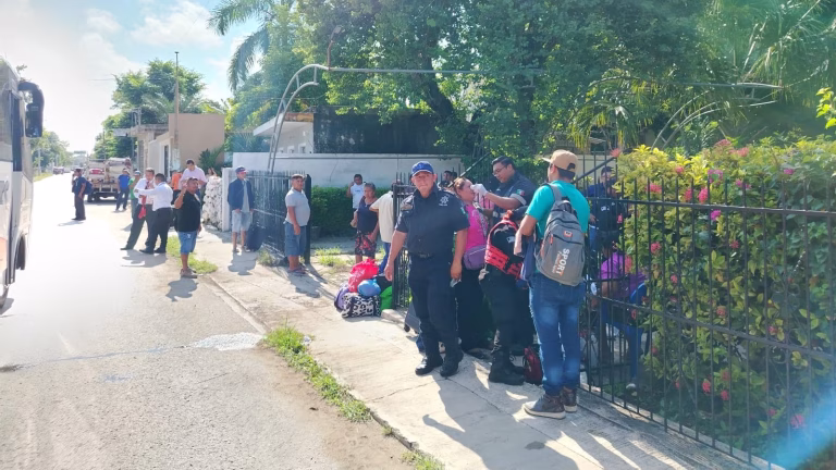 Choque entre camiones en Umán deja siete heridos