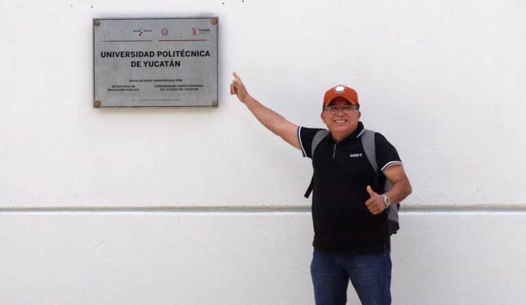 A sus 54 años, yucateco rompe barreras y estudia en Canadá