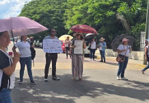 ¡Fuera Balam! piden docentes en una protesta en la SEGEY