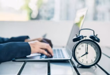 Gobierno y empresarios analizan reducción gradual de jornada laboral