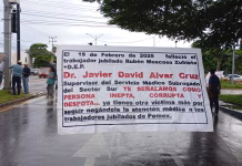 Jubilados de Pemex bloquean acceso al aeropuerto Jubilados de Pemex bloquean acceso al aeropuerto