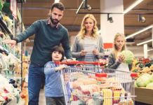Familias gastan más, compran menos y recurren a la tarjeta de crédito