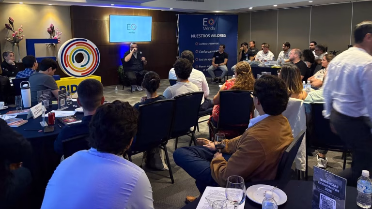 Expertos impulsan liderazgo ético y felicidad organizacional