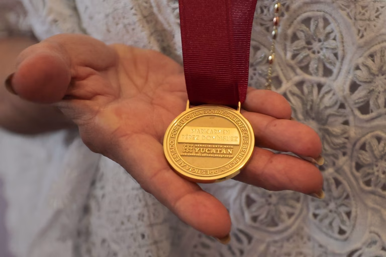Maricarmen Pérez recibe la Medalla Yucatán 2025
