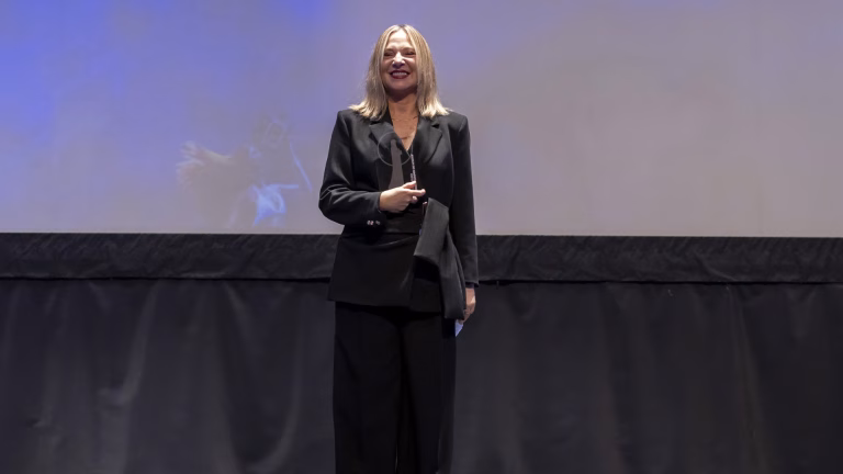 Pilar Castro recibe premio por destacada y auténtica trayectoria