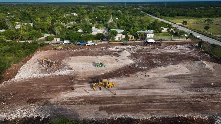 Buctzotz tendrá nuevo campo de fútbol: Huacho Díaz Buctzotz tendrá nuevo campo de fútbol: Huacho Díaz