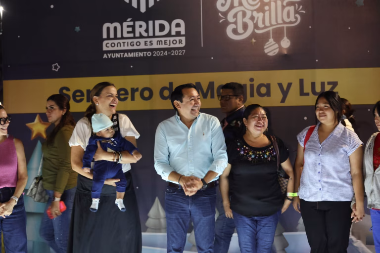 Cecilia Patrón inaugura Sendero de Magia y Luz