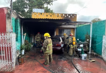 Incendio arrasa con vivienda y vehículos en la Fidel Velázquez