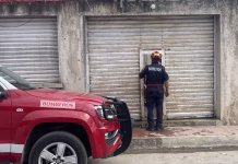Menores casi incendian su casa jugando con gasolina Menores casi incendian su casa jugando con gasolina