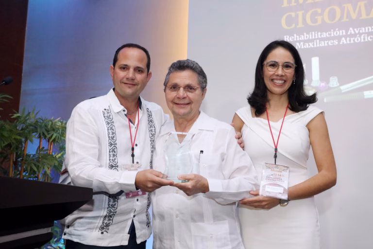 Rinden homenaje al doctor yucateco Roberto Sosa Rinden homenaje al doctor yucateco Roberto Sosa