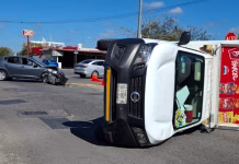 Camioneta de Barcel vuelca tras choque en Caucel Camioneta de Barcel vuelca tras choque en Caucel