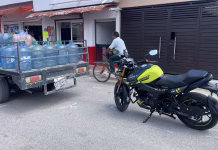 Repartidor de agua choca y le «cachan» placas sobrepuestas