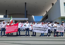 Jubilados de CFE protestan por tercera vez ante el Congreso