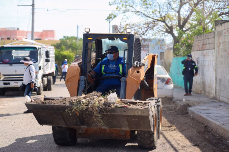 Retiran 878 toneladas de basura tras operativo en Manzana 115