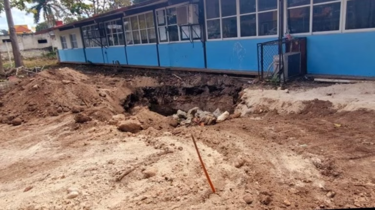 Socavones en primaria de Ticul