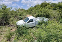 Camioneta-en-hondonada-en-Uman-tras-salirse-de-la-carretera-Merida-Muna